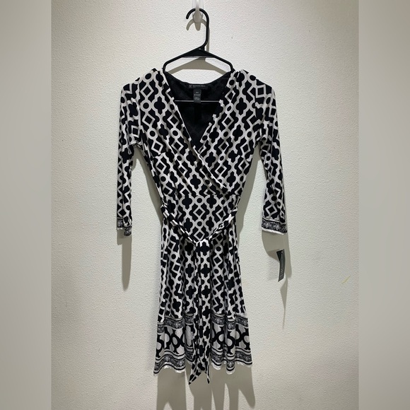 INC International Concepts Women's Long Sleeves V Neck Dress Casual Size P/P NWT - Picture 2 of 9